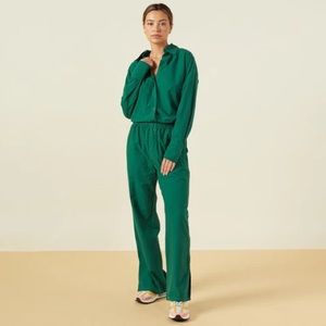 NWT Monrow Poplin Pant in Galapagos Green